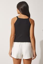 sleeveless T-shirt