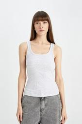 sleeveless T-shirt