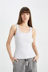 sleeveless T-shirt