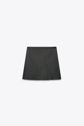 SKORT WITH SLIT AT THE HEM