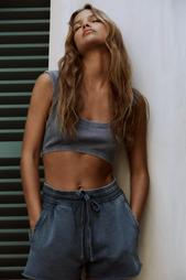 FADED-EFFECT RIBBED CROP TOP WITH RIPS