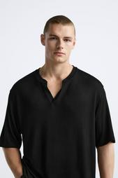 T-SHIRT WITH BUTTONED NECK