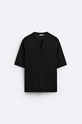 T-SHIRT WITH BUTTONED NECK