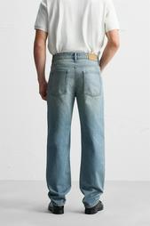 STRAIGHT-LEG JEANS