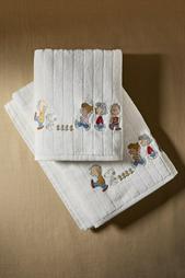 CHILDREN'S VELOUR PEANUTS™ TOWEL